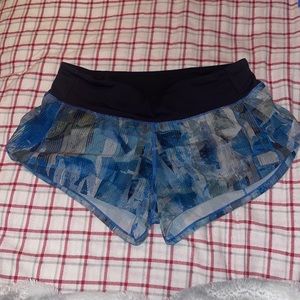 Lululemon speed up size 4 2.5 in. shorts!